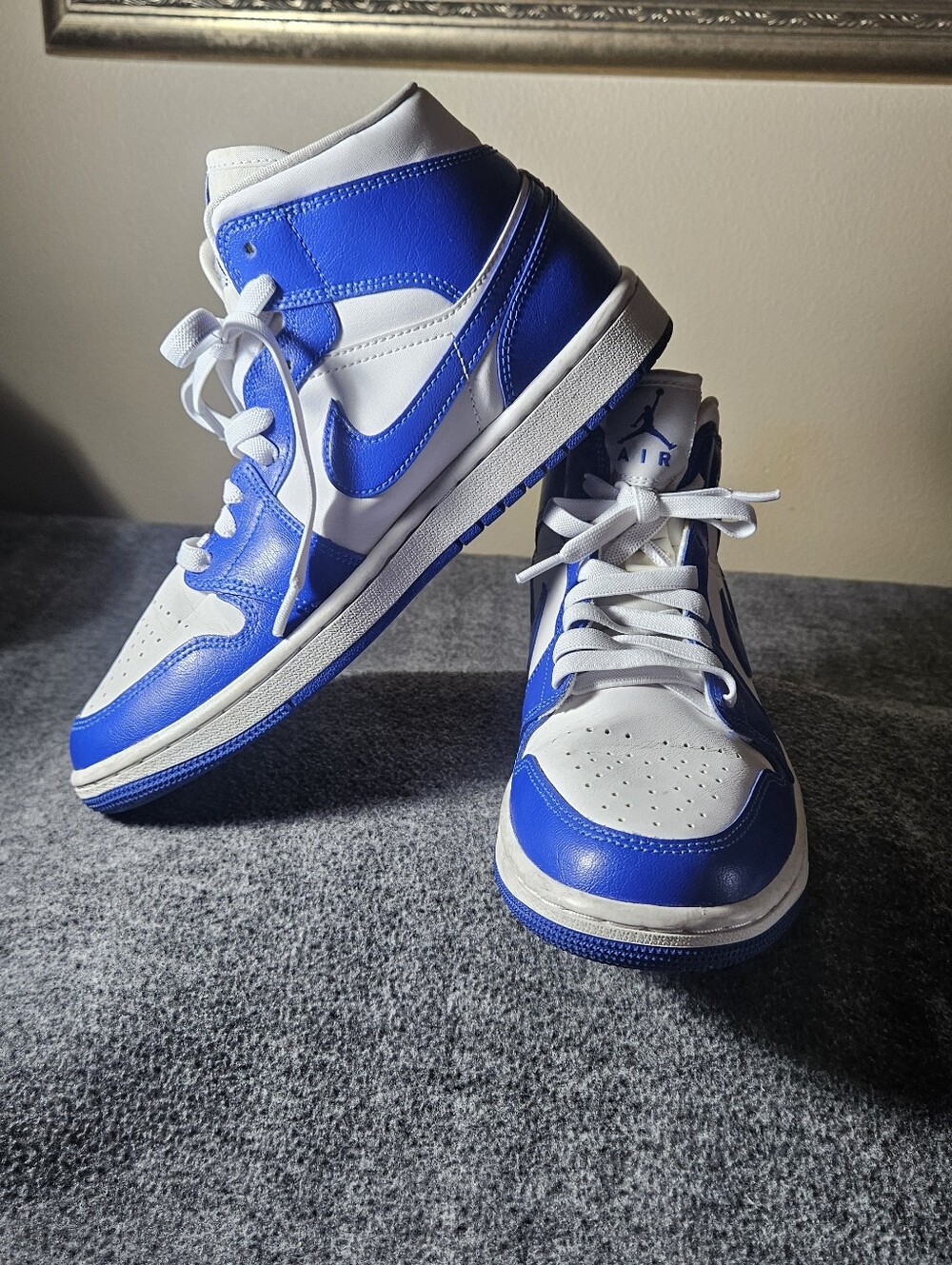 Women's Air Jordan Mid Kentucky Blue. Size 8. Excellent condition.